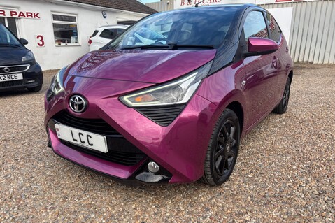 Toyota Aygo VVT-I X-CITE.. 5 MAIN DEALER SERVICES.. REVERSING CAMERA.. A/C.. 1 PREVIOUS 7