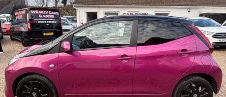 Toyota Aygo VVT-I X-CITE.. 5 MAIN DEALER SERVICES.. REVERSING CAMERA.. A/C.. 1 PREVIOUS 1