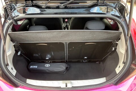Toyota Aygo VVT-I X-CITE.. 5 MAIN DEALER SERVICES.. REVERSING CAMERA.. A/C.. 1 PREVIOUS 14