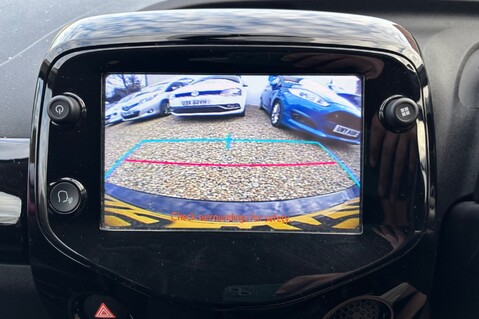 Toyota Aygo VVT-I X-CITE.. 5 MAIN DEALER SERVICES.. REVERSING CAMERA.. A/C.. 1 PREVIOUS 10