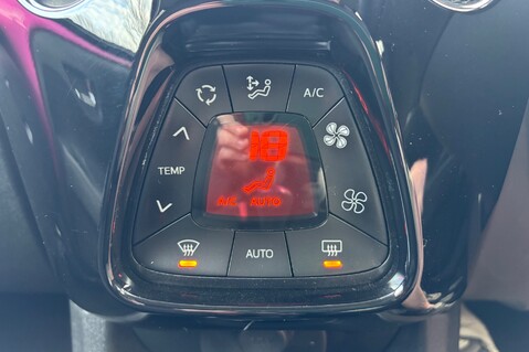 Toyota Aygo VVT-I X-CITE.. 5 MAIN DEALER SERVICES.. REVERSING CAMERA.. A/C.. 1 PREVIOUS 6