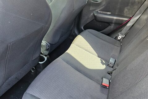 Toyota Aygo VVT-I X-CITE.. 5 MAIN DEALER SERVICES.. REVERSING CAMERA.. A/C.. 1 PREVIOUS 19