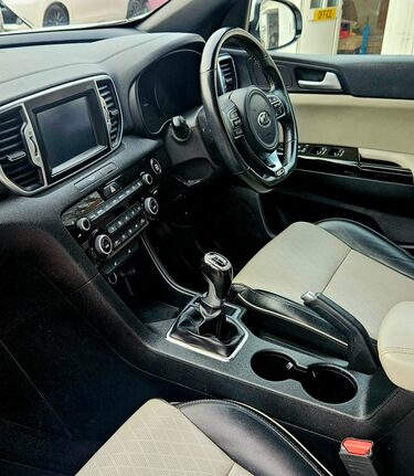 Kia Sportage CRDI GT-LINE ISG 1 FORMER KEEPER.SAT NAV.3 MAIN DEALER SERVICES . 3