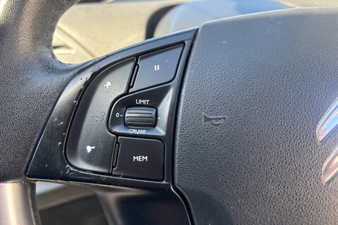 Citroen C4 Picasso HDI VTR PLUS.. 8 SERVICES.. £20 ROAD TAX.. 3 INDIVIDUAL SEATS IN THE BACK  21