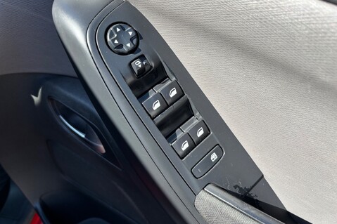 Citroen C4 Picasso HDI VTR PLUS.. 8 SERVICES.. £20 ROAD TAX.. 3 INDIVIDUAL SEATS IN THE BACK  27
