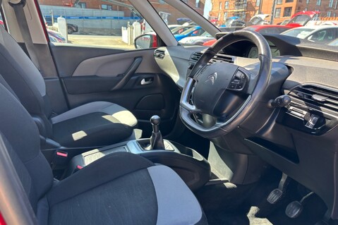 Citroen C4 Picasso HDI VTR PLUS.. 8 SERVICES.. £20 ROAD TAX.. 3 INDIVIDUAL SEATS IN THE BACK  28