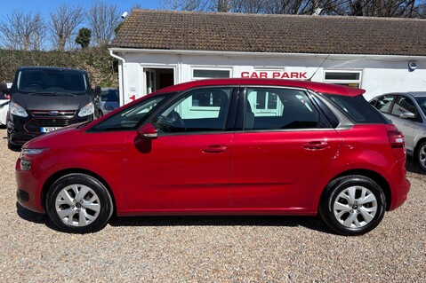Citroen C4 Picasso HDI VTR PLUS.. 8 SERVICES.. £20 ROAD TAX.. 3 INDIVIDUAL SEATS IN THE BACK  4