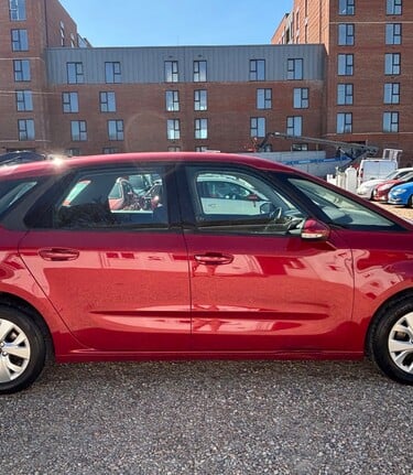 Citroen C4 Picasso HDI VTR PLUS.. 8 SERVICES.. £20 ROAD TAX.. 3 INDIVIDUAL SEATS IN THE BACK  3