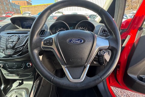 Ford B-Max ZETEC NAVIGATOR.. 1 PREVIOUS KEEPER.. 9 SERVICES.. STUNNING COLOUR 15