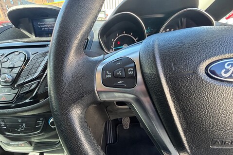 Ford B-Max ZETEC NAVIGATOR.. 1 PREVIOUS KEEPER.. 9 SERVICES.. STUNNING COLOUR 17