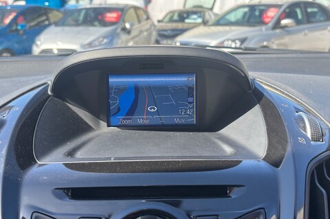 Ford B-Max ZETEC NAVIGATOR.. 1 PREVIOUS KEEPER.. 9 SERVICES.. STUNNING COLOUR 19