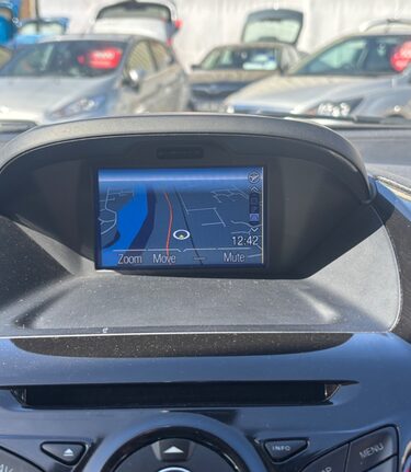 Ford B-Max ZETEC NAVIGATOR.. 1 PREVIOUS KEEPER.. 9 SERVICES.. STUNNING COLOUR 3