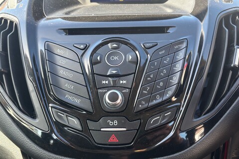 Ford B-Max ZETEC NAVIGATOR.. 1 PREVIOUS KEEPER.. 9 SERVICES.. STUNNING COLOUR 20
