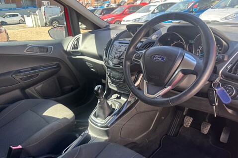 Ford B-Max ZETEC NAVIGATOR.. 1 PREVIOUS KEEPER.. 9 SERVICES.. STUNNING COLOUR 24