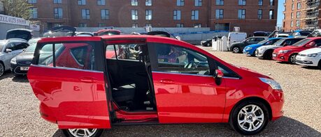 Ford B-Max ZETEC NAVIGATOR.. 1 PREVIOUS KEEPER.. 9 SERVICES.. STUNNING COLOUR 1