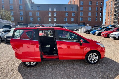 Ford B-Max ZETEC NAVIGATOR.. 1 PREVIOUS KEEPER.. 9 SERVICES.. STUNNING COLOUR 18