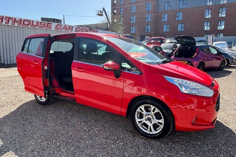 Ford B-Max ZETEC NAVIGATOR.. 1 PREVIOUS KEEPER.. 9 SERVICES.. STUNNING COLOUR 14