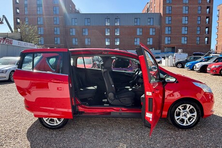 Ford B-Max ZETEC NAVIGATOR.. 1 PREVIOUS KEEPER.. 9 SERVICES.. STUNNING COLOUR