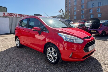 Ford B-Max ZETEC NAVIGATOR.. 1 PREVIOUS KEEPER.. 9 SERVICES.. STUNNING COLOUR