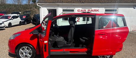 Ford B-Max ZETEC NAVIGATOR.. 1 PREVIOUS KEEPER.. 9 SERVICES.. STUNNING COLOUR 1
