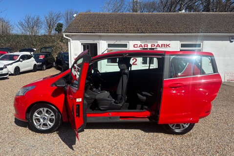 Ford B-Max ZETEC NAVIGATOR.. 1 PREVIOUS KEEPER.. 9 SERVICES.. STUNNING COLOUR 6