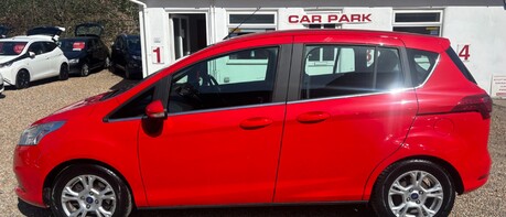 Ford B-Max ZETEC NAVIGATOR.. 1 PREVIOUS KEEPER.. 9 SERVICES.. STUNNING COLOUR 1