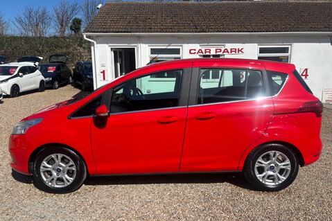 Ford B-Max ZETEC NAVIGATOR.. 1 PREVIOUS KEEPER.. 9 SERVICES.. STUNNING COLOUR 4