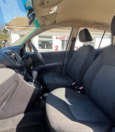 Hyundai i10 ACTIVE.. AUTOMATIC.. 5 SERVICES.. AIR CON.. BLUETOOTH.. CENTRAL LOCKING 3