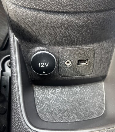 Ford Fiesta ZETEC.. AUTOMATIC..£35 ROAD TAX.. 9 SERVICES.. 1 PREVIOUS KEEPER.. AIR CON. 3