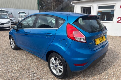 Ford Fiesta ZETEC.. AUTOMATIC..£35 ROAD TAX.. 9 SERVICES.. 1 PREVIOUS KEEPER.. AIR CON. 11