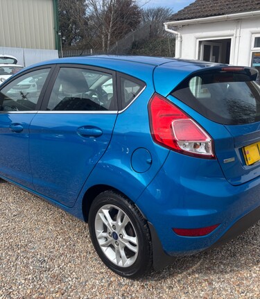 Ford Fiesta ZETEC.. AUTOMATIC..£35 ROAD TAX.. 9 SERVICES.. 1 PREVIOUS KEEPER.. AIR CON. 3