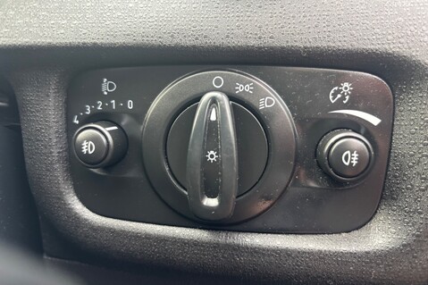 Ford Fiesta ZETEC.. AUTOMATIC..£35 ROAD TAX.. 9 SERVICES.. 1 PREVIOUS KEEPER.. AIR CON. 20