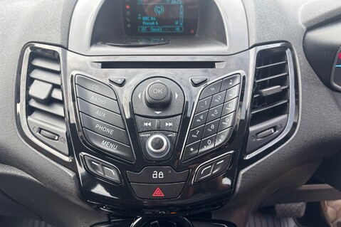 Ford Fiesta ZETEC.. AUTOMATIC..£35 ROAD TAX.. 9 SERVICES.. 1 PREVIOUS KEEPER.. AIR CON. 24