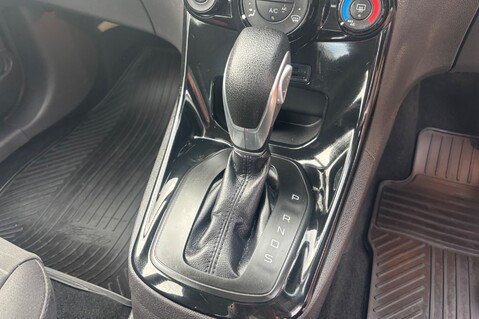Ford Fiesta ZETEC.. AUTOMATIC..£35 ROAD TAX.. 9 SERVICES.. 1 PREVIOUS KEEPER.. AIR CON. 26