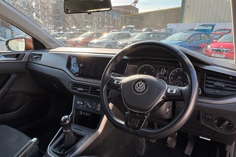 Volkswagen Polo SE EVO.. 6 SERVICES.. 1 PREVIOUS OWNER.. STUNNING COLOUR 3
