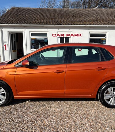 Volkswagen Polo SE EVO.. 6 SERVICES.. 1 PREVIOUS OWNER.. STUNNING COLOUR 3