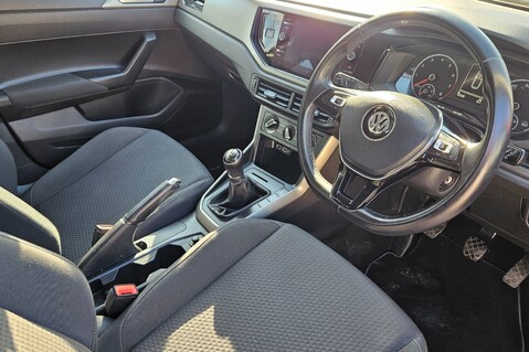 Volkswagen Polo SE EVO.. 6 SERVICES.. 1 PREVIOUS OWNER.. STUNNING COLOUR 24