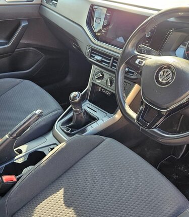 Volkswagen Polo SE EVO.. 6 SERVICES.. 1 PREVIOUS OWNER.. STUNNING COLOUR 3