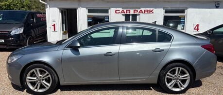 Vauxhall Insignia EXCLUSIV CDTI ECOFLEX S/S.. 13 SERVICES INCLUDING CAMBELT CHANGE AT 75K..  1