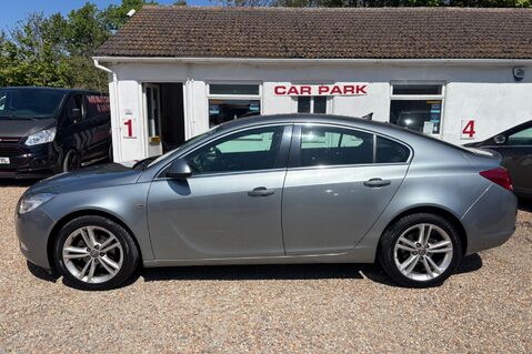 Vauxhall Insignia EXCLUSIV CDTI ECOFLEX S/S.. 13 SERVICES INCLUDING CAMBELT CHANGE AT 75K..  4