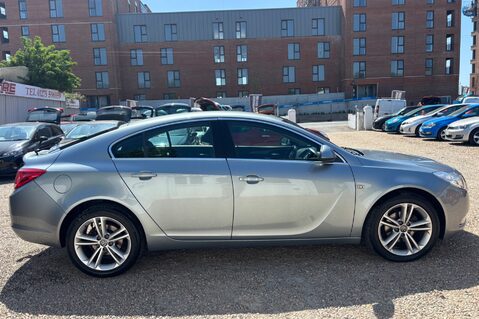 Vauxhall Insignia EXCLUSIV CDTI ECOFLEX S/S.. 13 SERVICES INCLUDING CAMBELT CHANGE AT 75K..  7