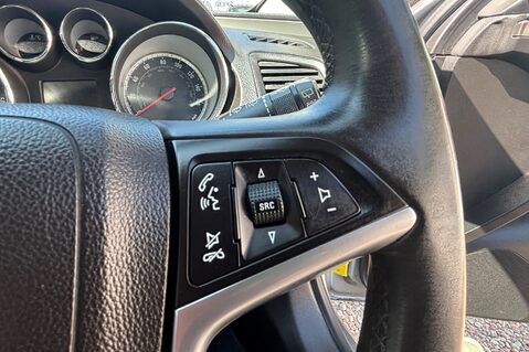 Vauxhall Insignia EXCLUSIV CDTI ECOFLEX S/S.. 13 SERVICES INCLUDING CAMBELT CHANGE AT 75K..  16
