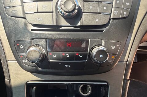 Vauxhall Insignia EXCLUSIV CDTI ECOFLEX S/S.. 13 SERVICES INCLUDING CAMBELT CHANGE AT 75K..  19