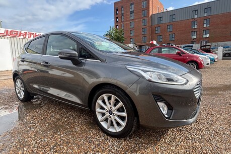 Ford Fiesta TITANIUM.. (NEW SHAPE) 1 PREVIOUS OWNER...33K..APPLE PLAY.LOTS OF EXTRAS