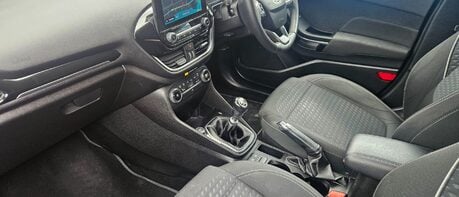 Ford Fiesta TITANIUM..1 PREVIOUS OWNER..5 MAIN DEALER SERVICES..APPLE PLAY..BLUETOOTH.. 1