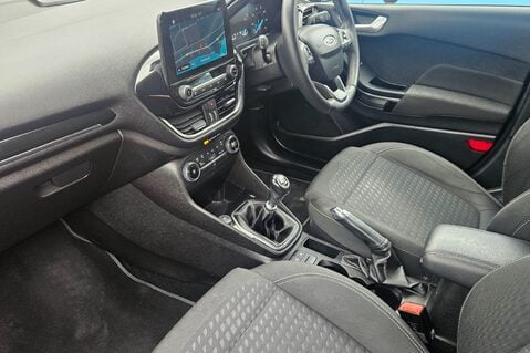 Ford Fiesta TITANIUM.. (NEW SHAPE) 1 PREVIOUS OWNER.5 MAIN DEALER SERVICES.APPLE PLAY. 8