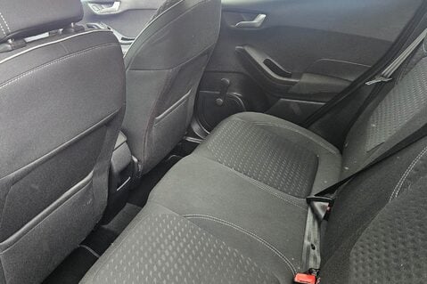 Ford Fiesta TITANIUM.. (NEW SHAPE) 1 PREVIOUS OWNER.5 MAIN DEALER SERVICES.APPLE PLAY. 9