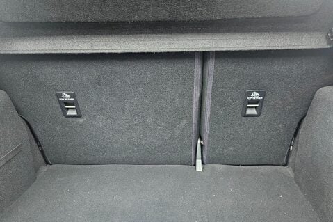 Ford Fiesta TITANIUM.. (NEW SHAPE) 1 PREVIOUS OWNER.5 MAIN DEALER SERVICES.APPLE PLAY. 10