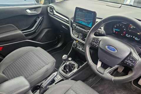 Ford Fiesta TITANIUM.. (NEW SHAPE) 1 PREVIOUS OWNER.5 MAIN DEALER SERVICES.APPLE PLAY. 12