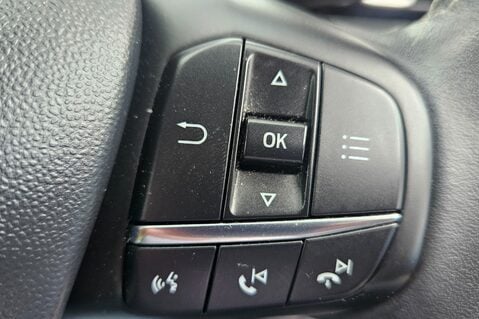 Ford Fiesta TITANIUM.. (NEW SHAPE) 1 PREVIOUS OWNER.5 MAIN DEALER SERVICES.APPLE PLAY. 17